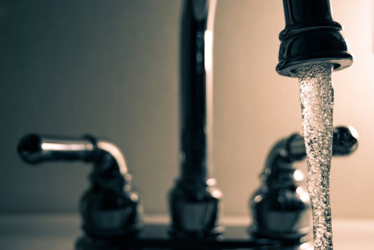 Veel water drinken voordelen & tips gezond voor de huid & afvallen 1 Kennisbank Veel water drinken voordelen & tips gezond voor de huid & afvallen 1 Kennisbank